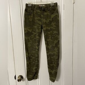 Levi camo joggers 